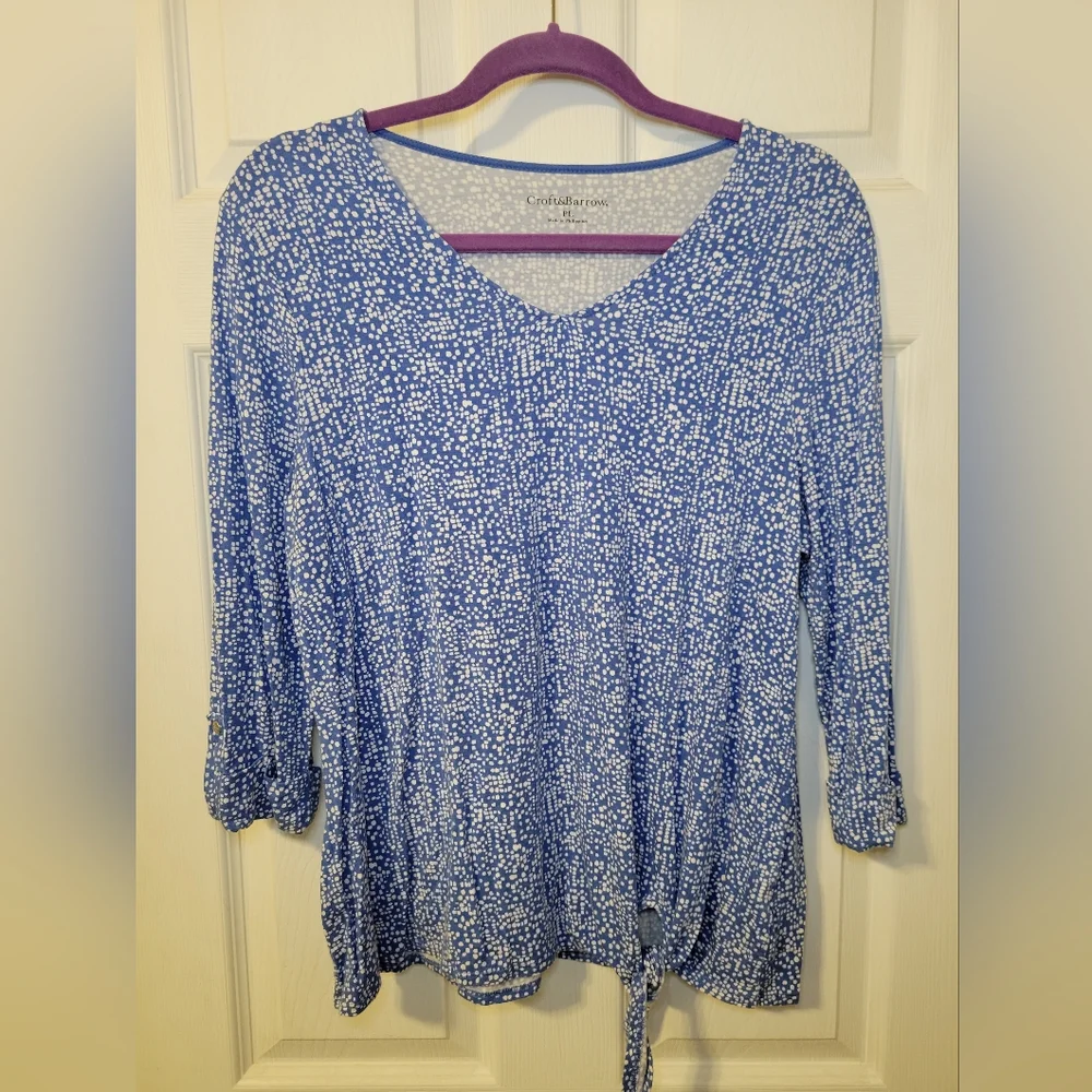 🔴 SOLD Croft and barrow light blue and white top - Picture 1 of 4